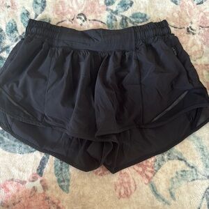 Size 6 black lululemon hotty hots